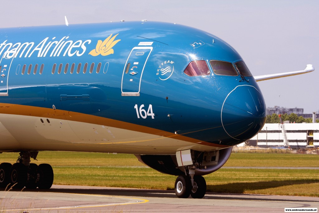 Boeing displayed the B.787-9 Dreamliner in the colours of Vietnam Airlines