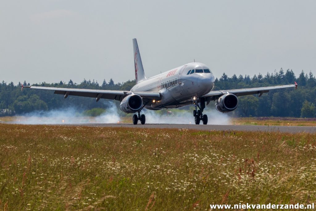 Dragonair Airbus 320 landing at Twente Airport
