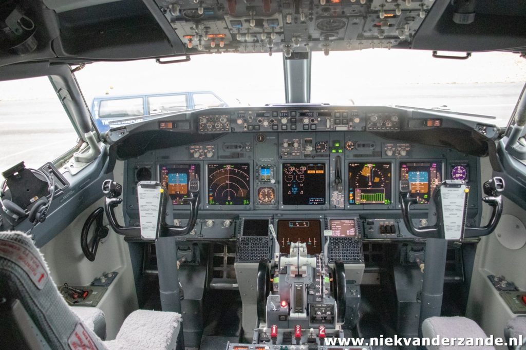 Boeing 737-700 Cockpit