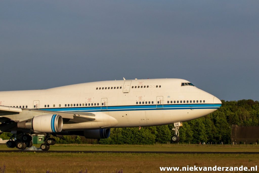 Kwait Airways Boeing 747-400 9K-ADE on touchdown at Twente Airport