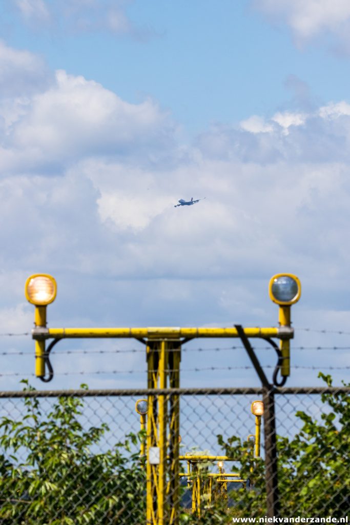 Boeing 747 runway lights