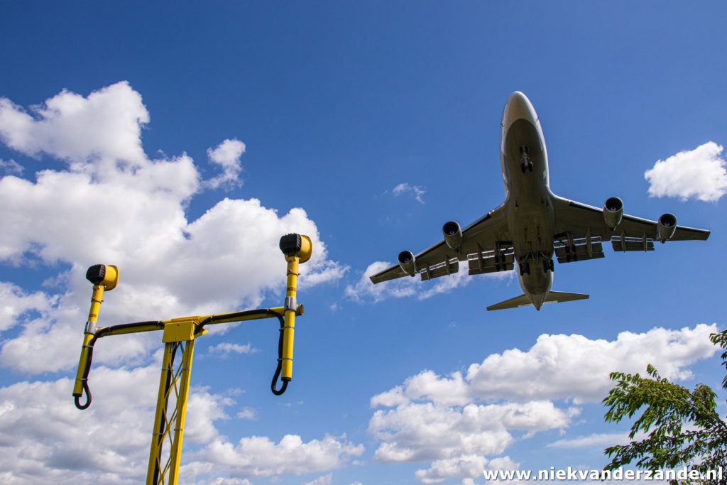 Boeing 747 runway lights